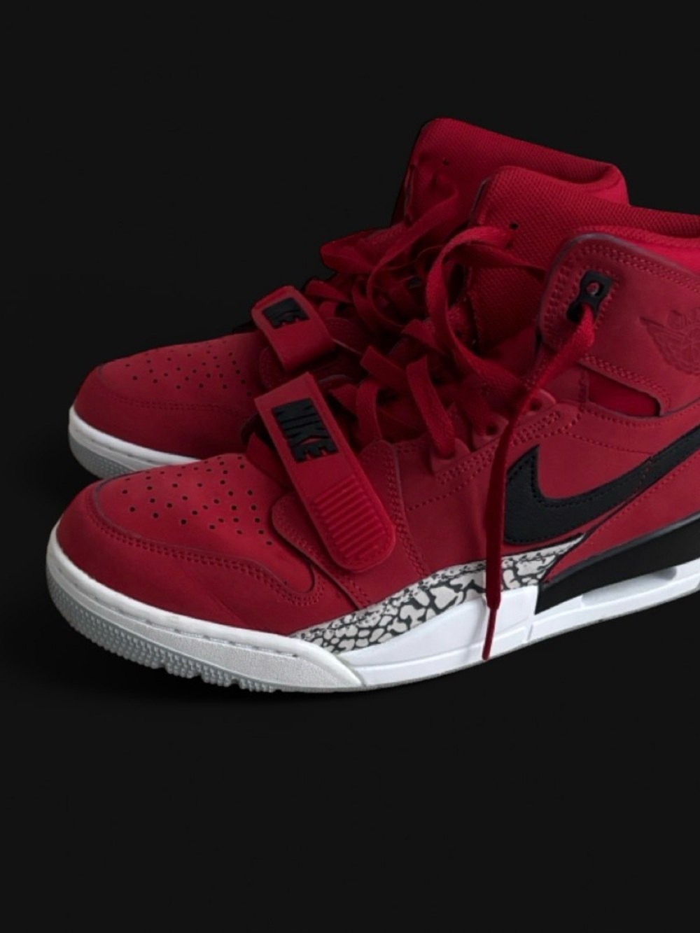 Jordan 3 Retro "Bred" red sneakers #basketball #bred